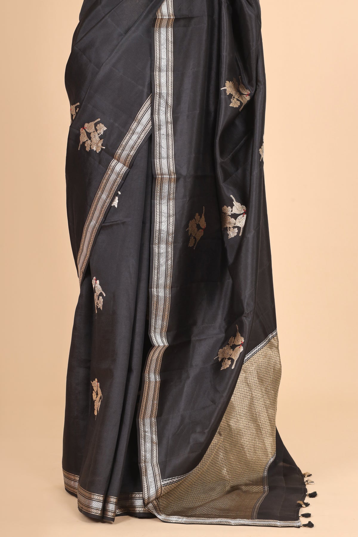 Black Handwoven Pure Banarasi Soft Silk Saree