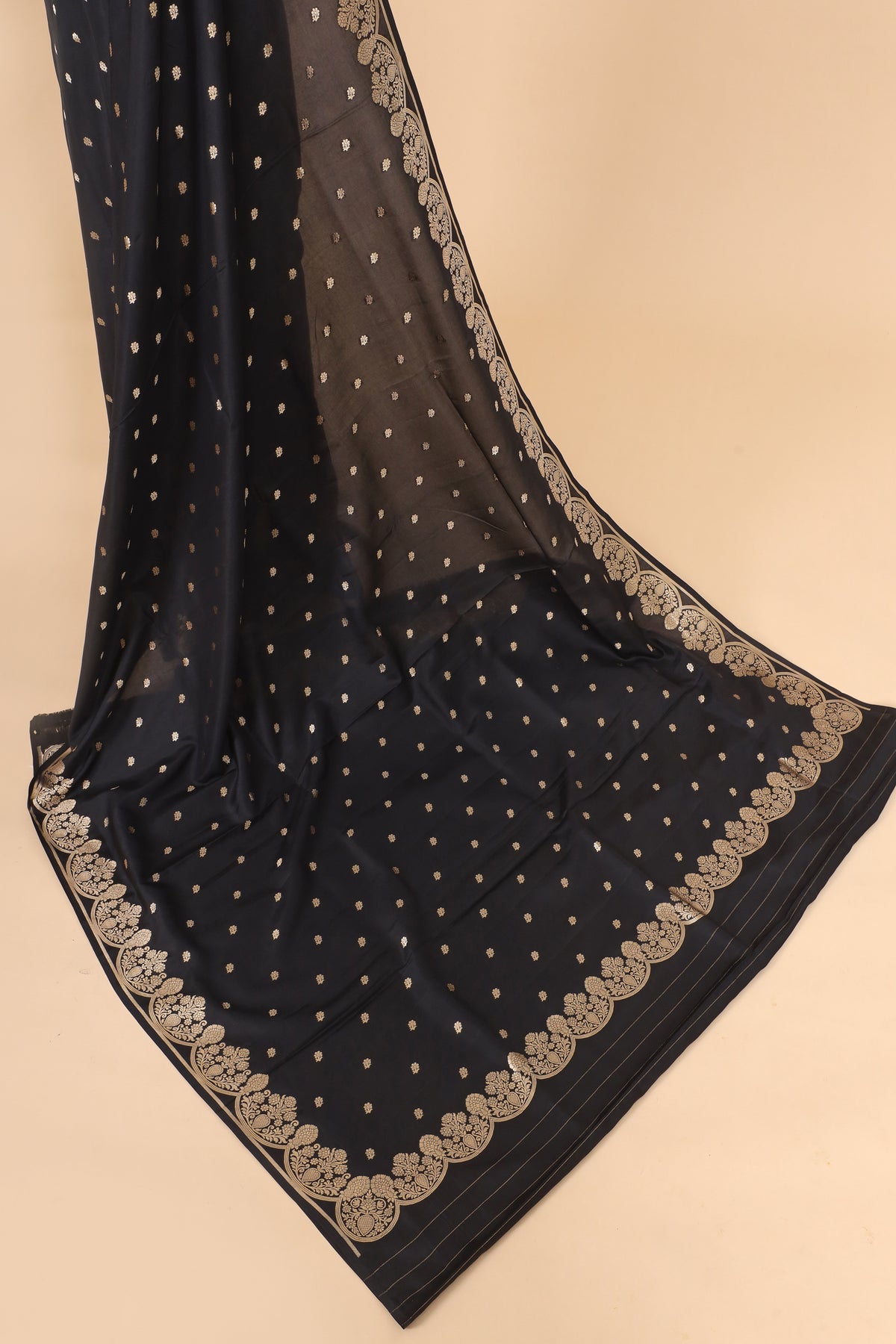 Black Handwoven Pure Banarasi Soft Silk Saree