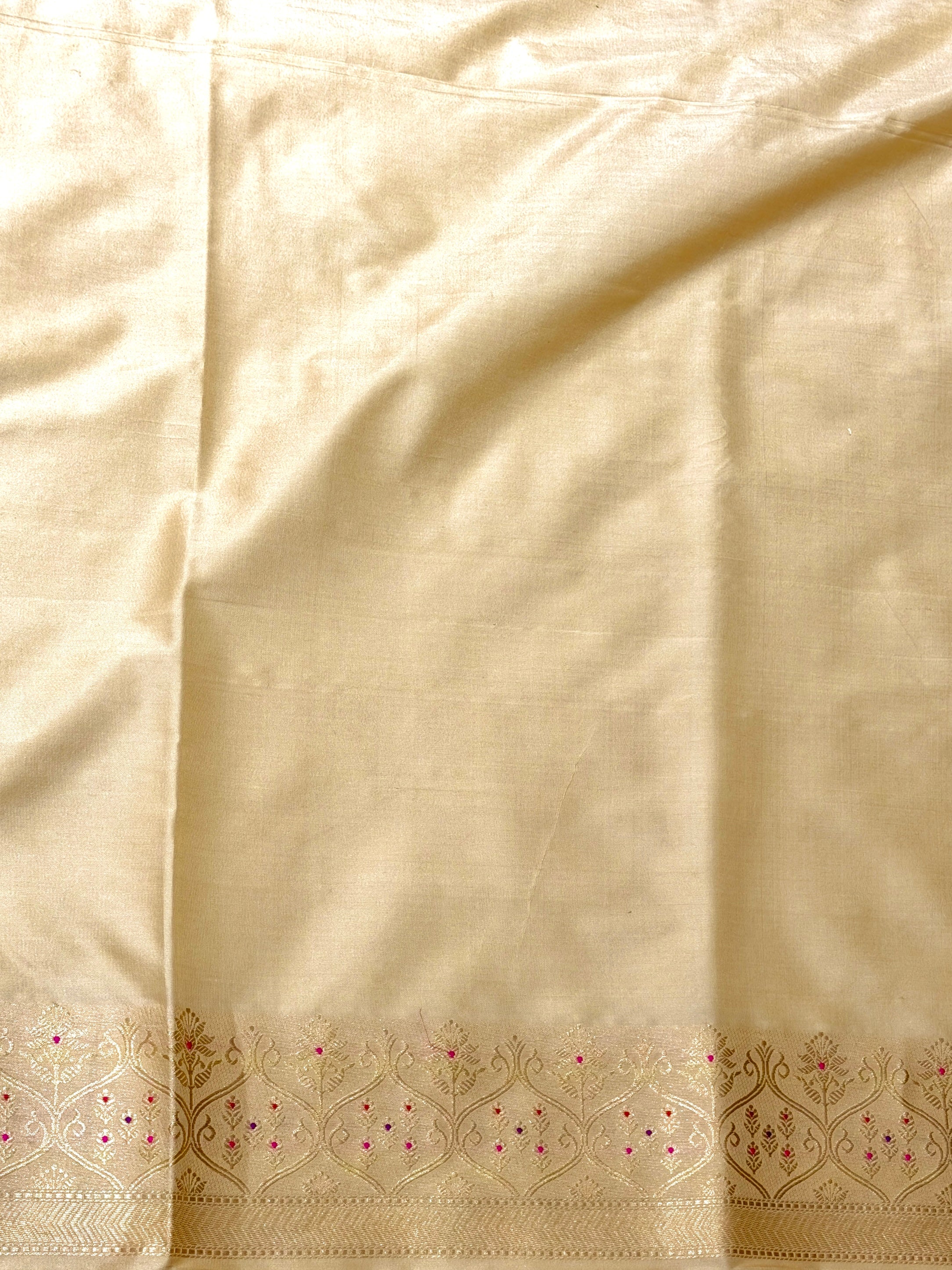 Ivory Katan Silk Saree With Zig-Zag Pattern | Onam Collection