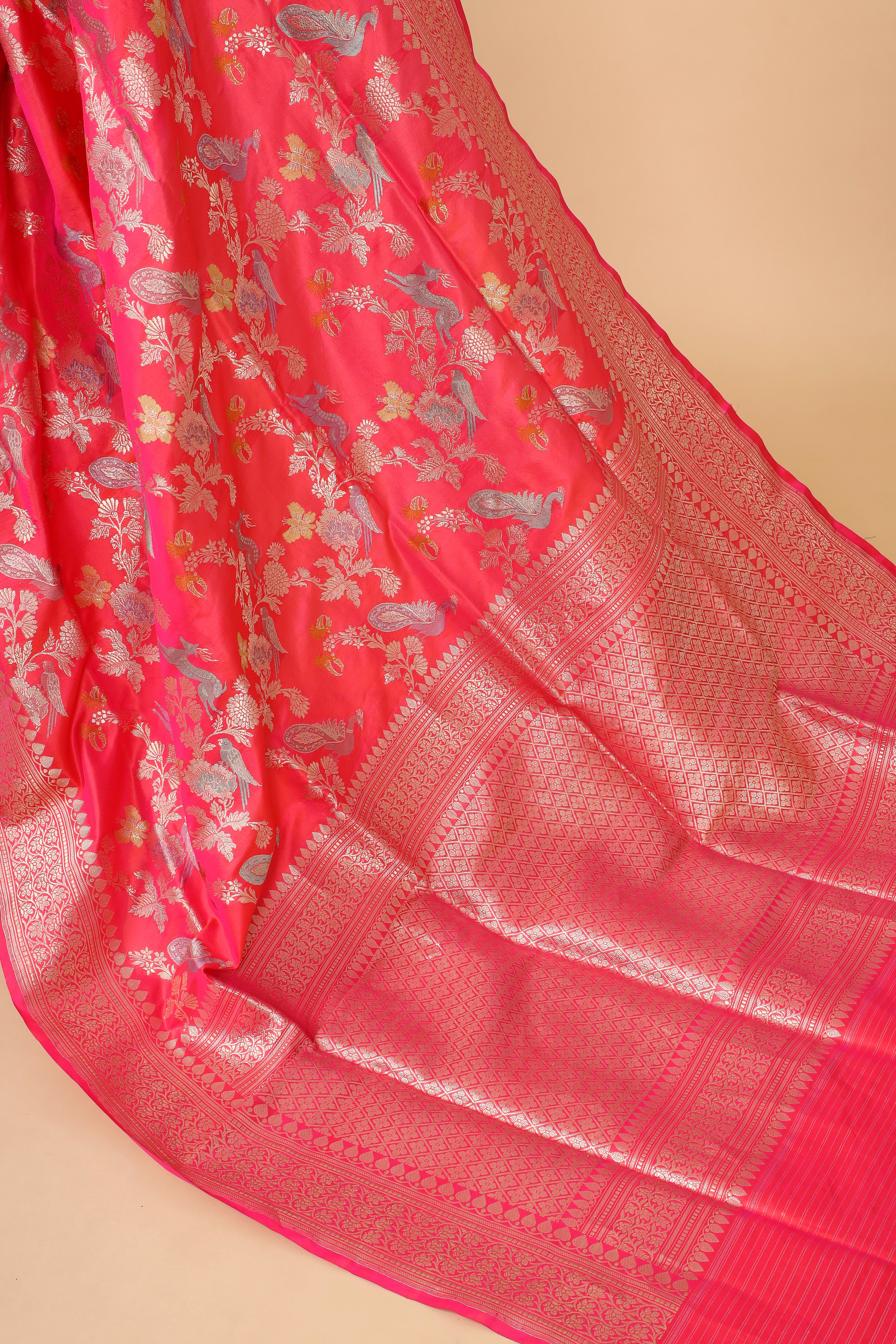 Dual Tone Pink-Red Shikarghah Handwoven Pure Banarasi Katan Silk Saree