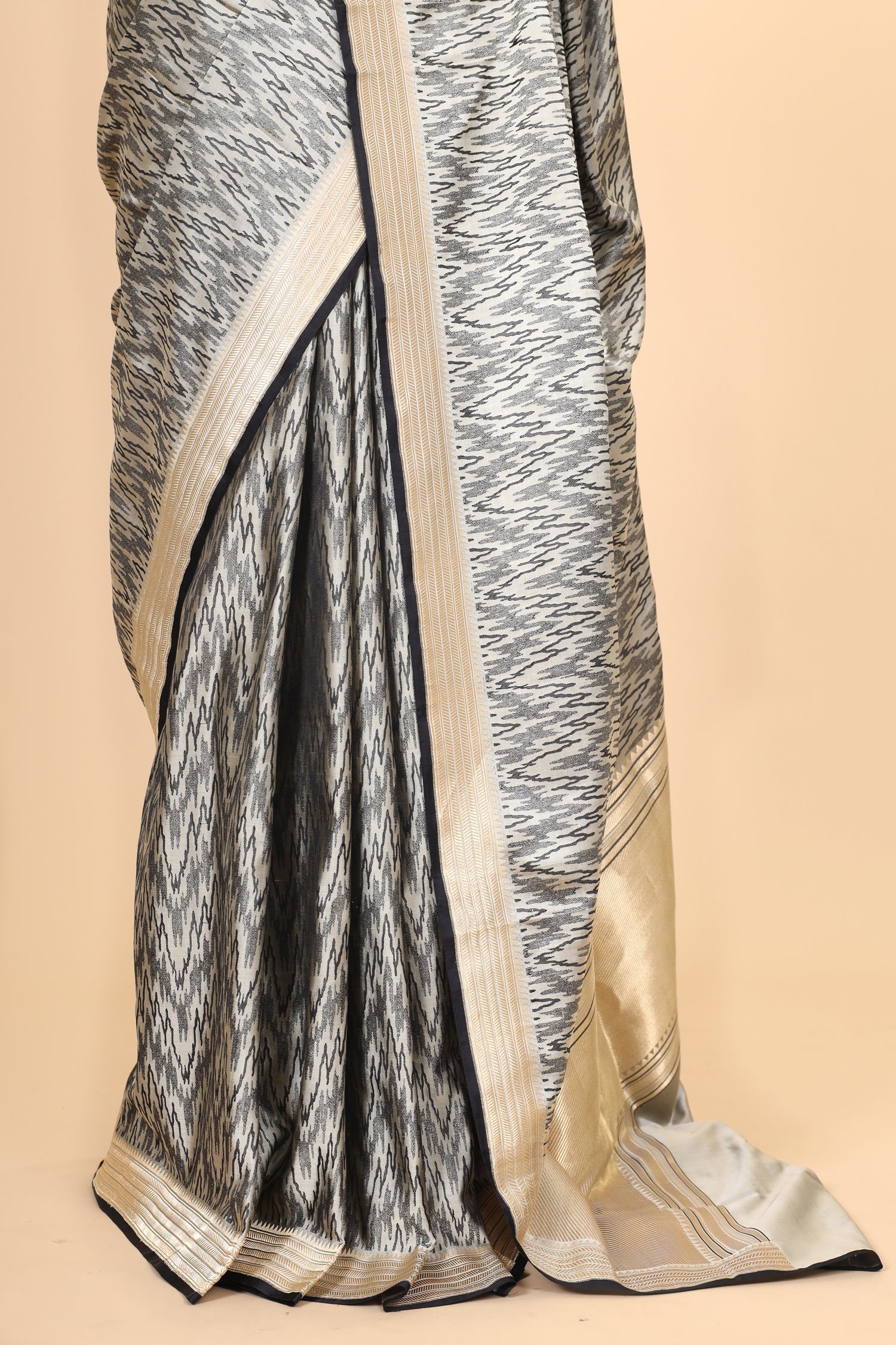 Black & Ivory Handwoven Pure Banarasi Katan Silk Tanchoi Saree