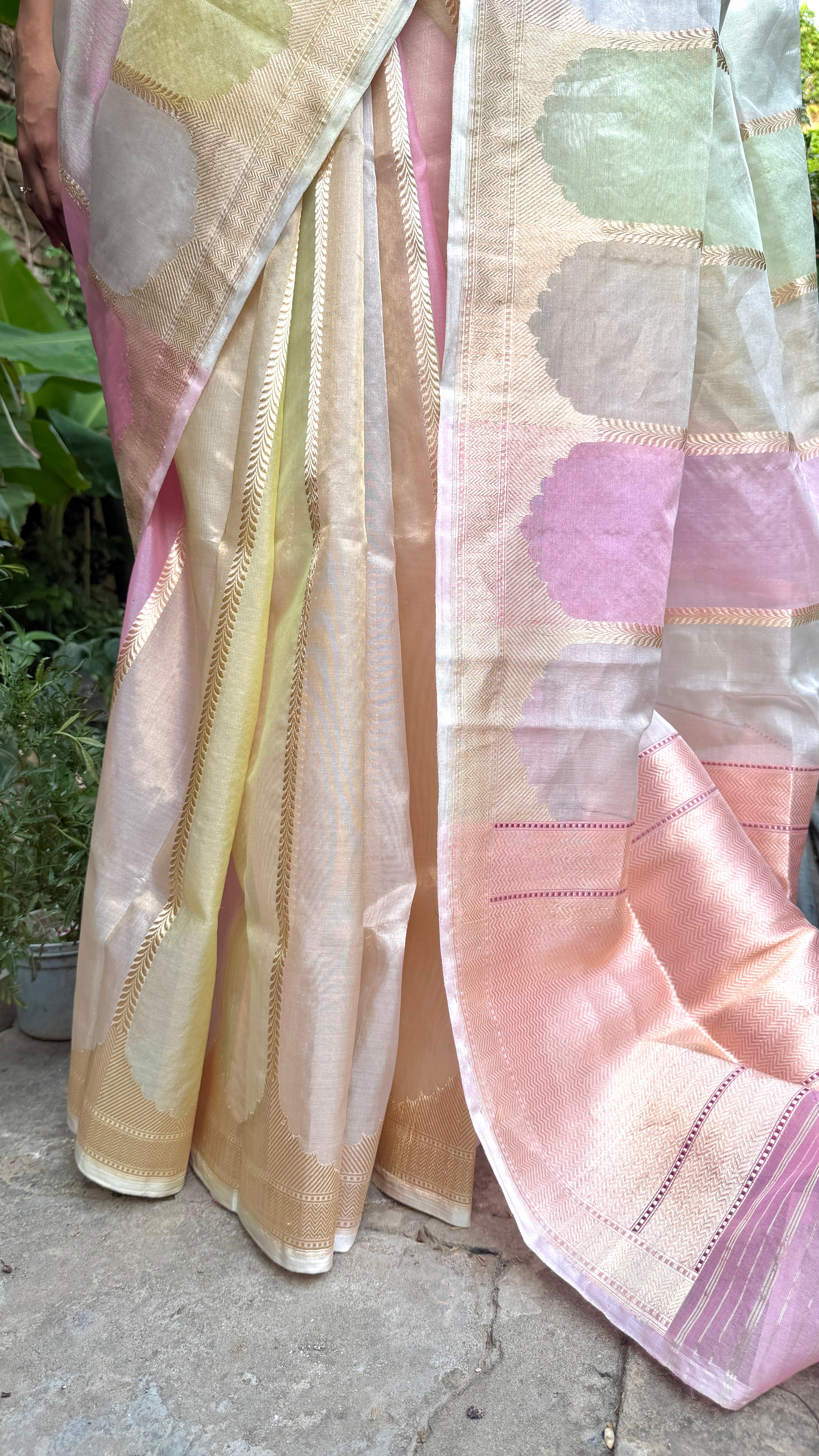 Kiara Advani Inspired Pastel Organza Saree With Vertical Panels