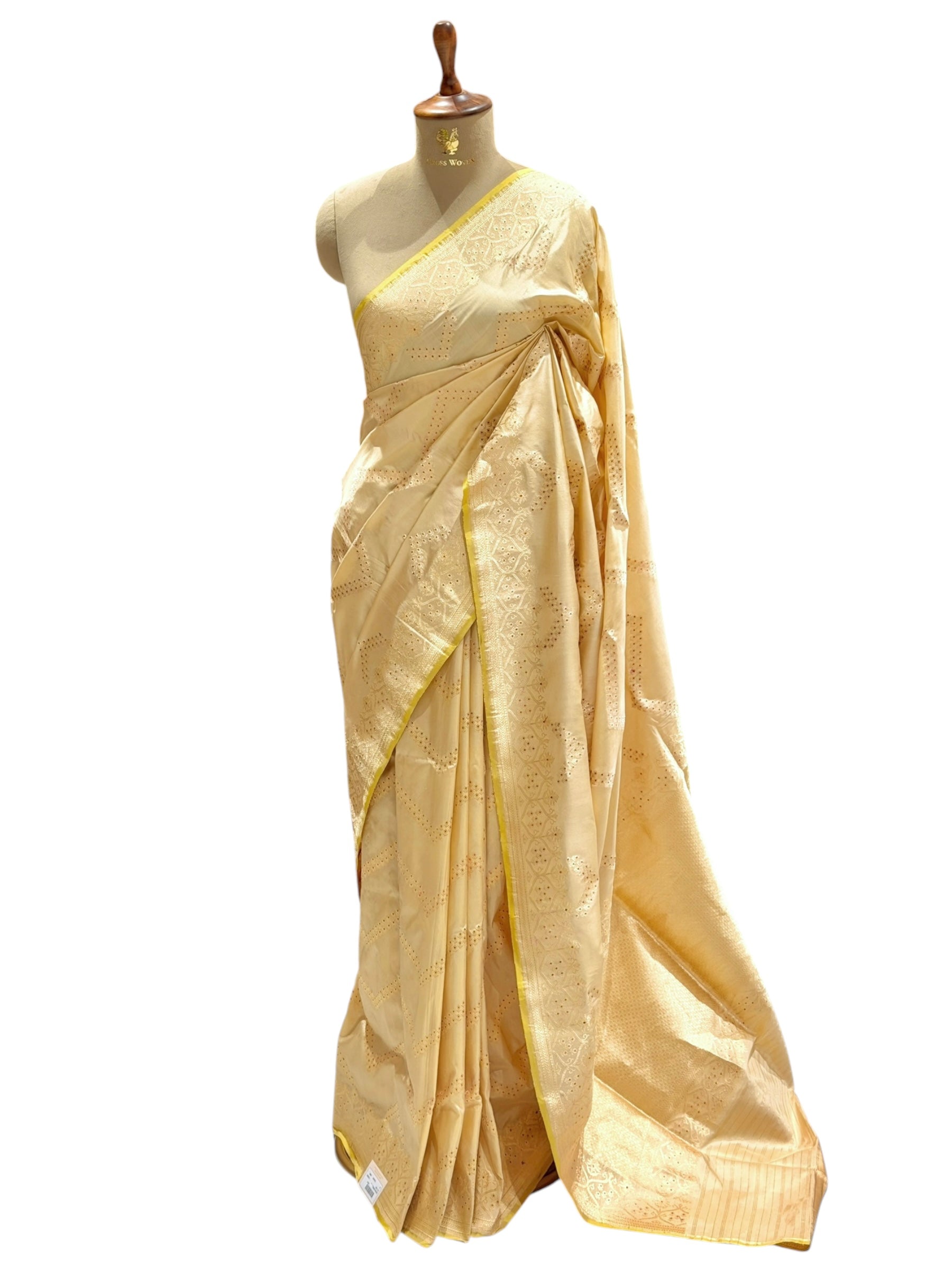 Ivory Katan Silk Saree With Zig-Zag Pattern | Onam Collection