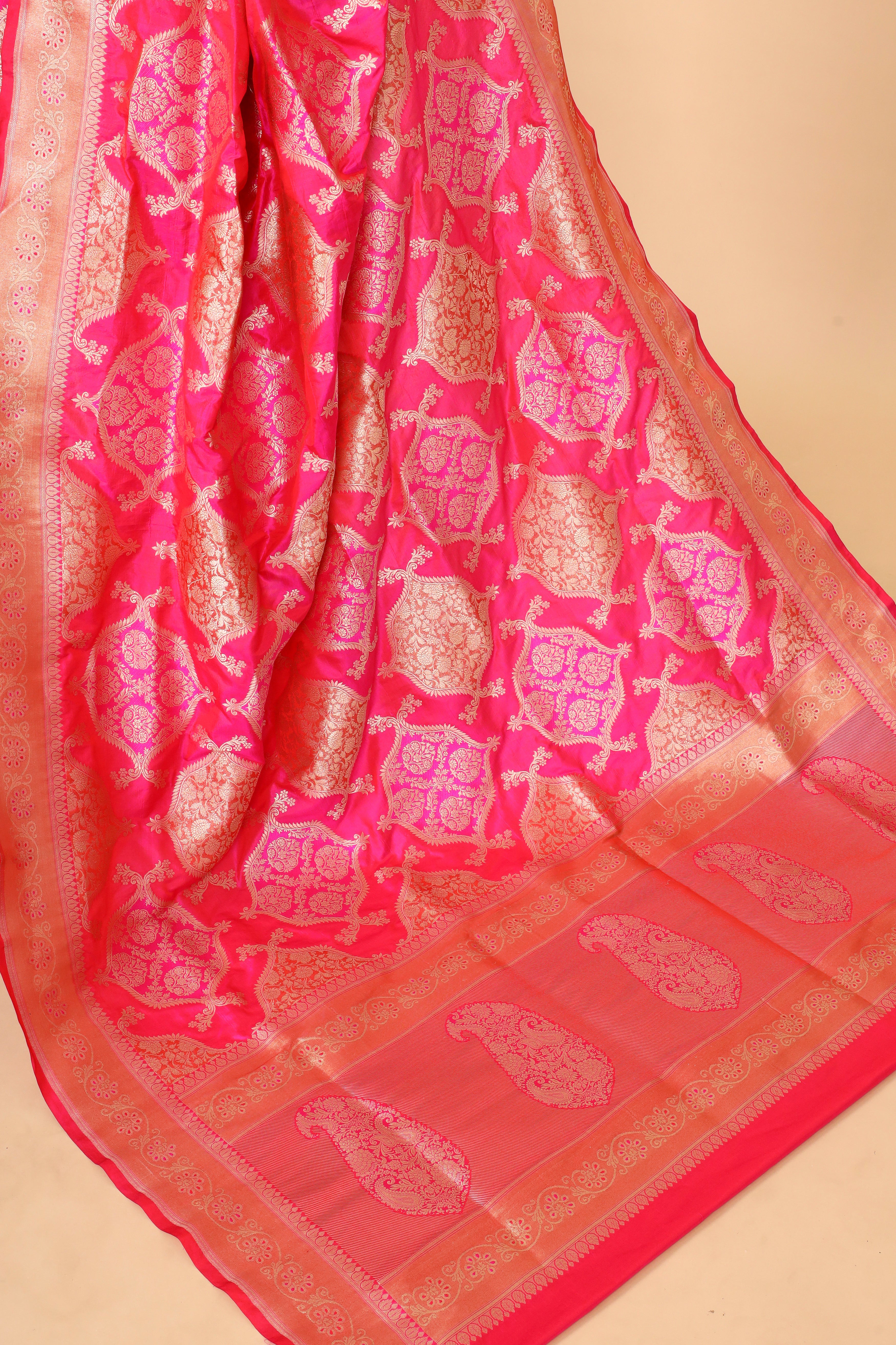 Rangkaat Dual Tone Pink-Red Handwoven Pure Banarasi Katan Silk Saree
